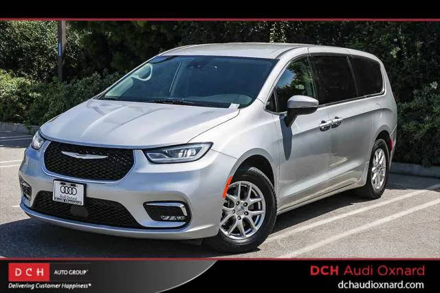 2023 Chrysler Pacifica Minivan Touring L FWD photo