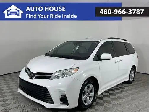 2020 Toyota Sienna LE FWD photo