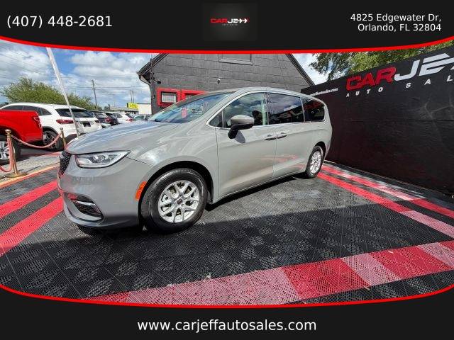 2023 Chrysler Pacifica Minivan Touring L FWD photo