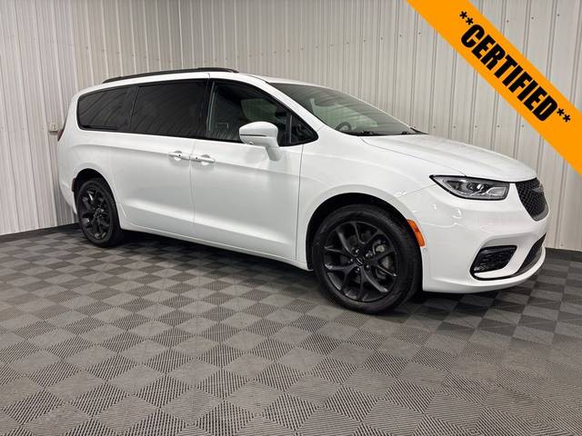 2022 Chrysler Pacifica Minivan Limited AWD photo