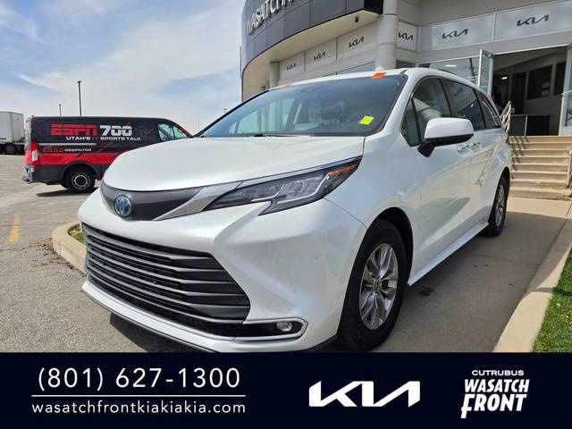 2022 Toyota Sienna XLE AWD photo