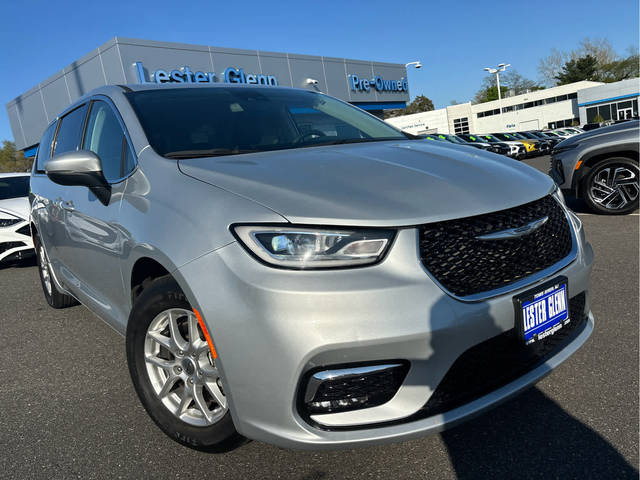 2023 Chrysler Pacifica Minivan Touring L FWD photo