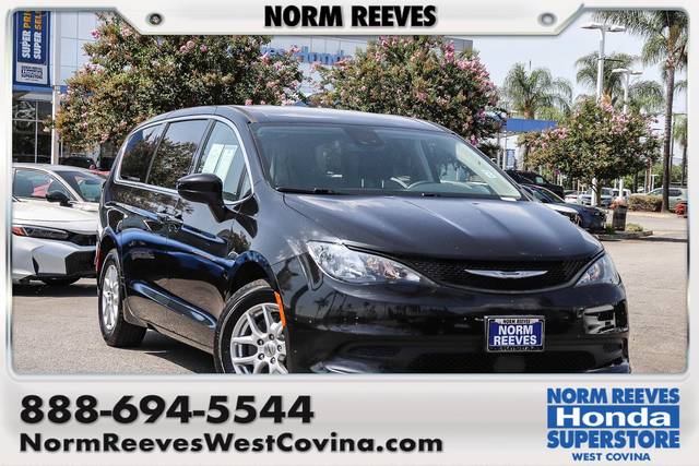 2023 Chrysler Voyager LX FWD photo