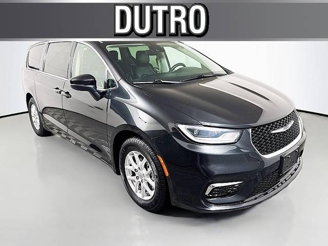 2023 Chrysler Pacifica Minivan Touring L FWD photo