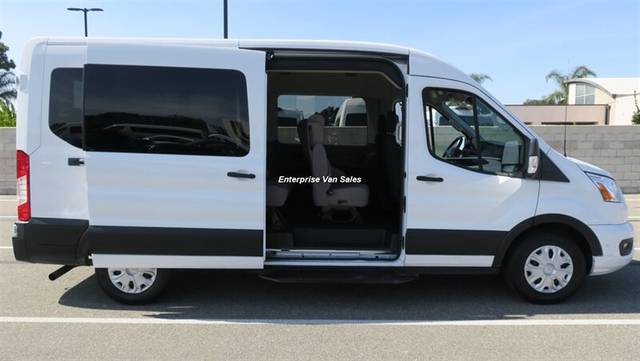 2022 Ford Transit Passenger Wagon XLT RWD photo