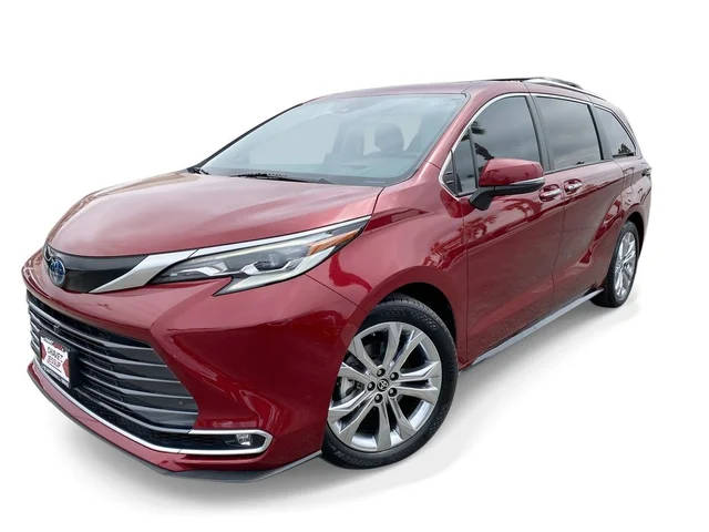 2022 Toyota Sienna Platinum FWD photo