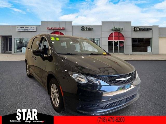 2023 Chrysler Voyager LX FWD photo