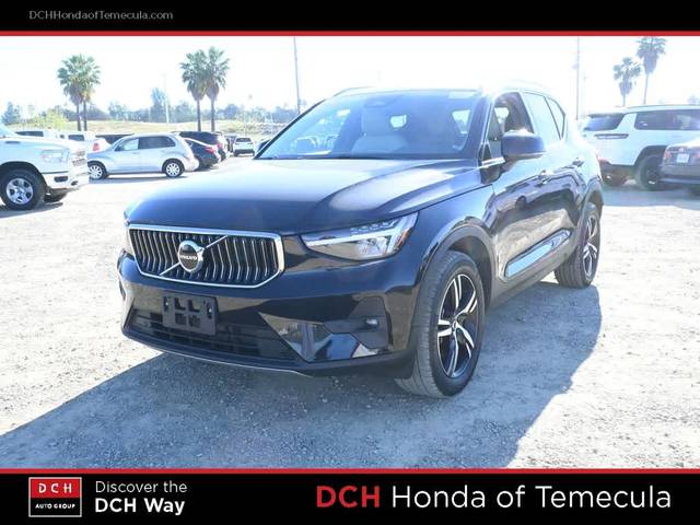 2023 Volvo XC40 Plus Bright Theme AWD photo