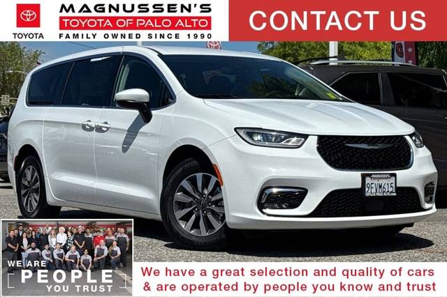 2023 Chrysler Pacifica Minivan Hybrid Touring L FWD photo