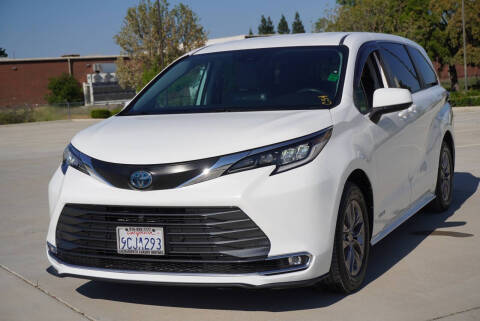 2021 Toyota Sienna LE FWD photo