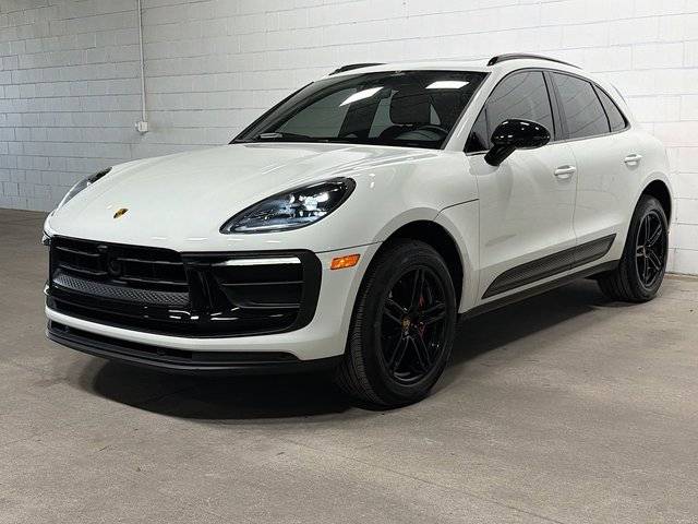 2023 Porsche Macan  AWD photo