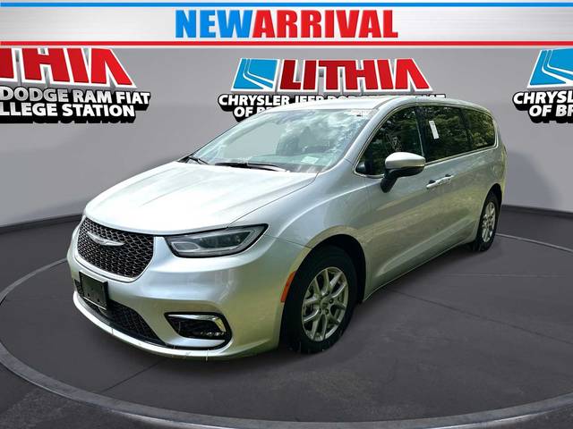2023 Chrysler Pacifica Minivan Touring FWD photo