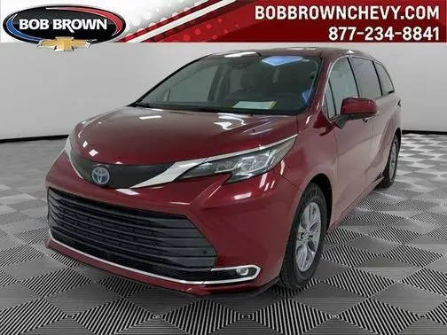 2022 Toyota Sienna XLE FWD photo