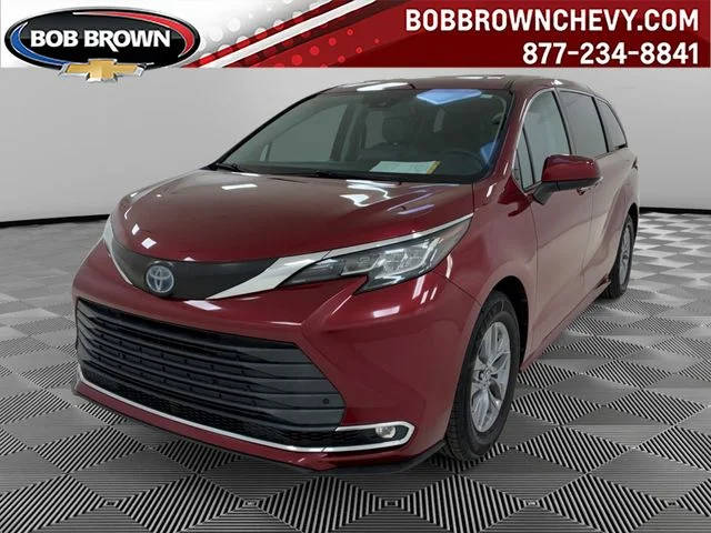 2022 Toyota Sienna XLE FWD photo