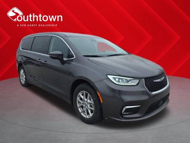 2023 Chrysler Pacifica Minivan Touring L FWD photo