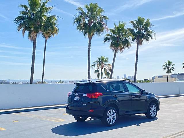 2015 Toyota RAV4 Limited FWD photo