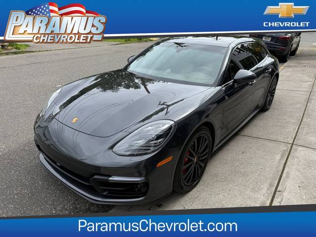 2020 Porsche Panamera GTS AWD photo
