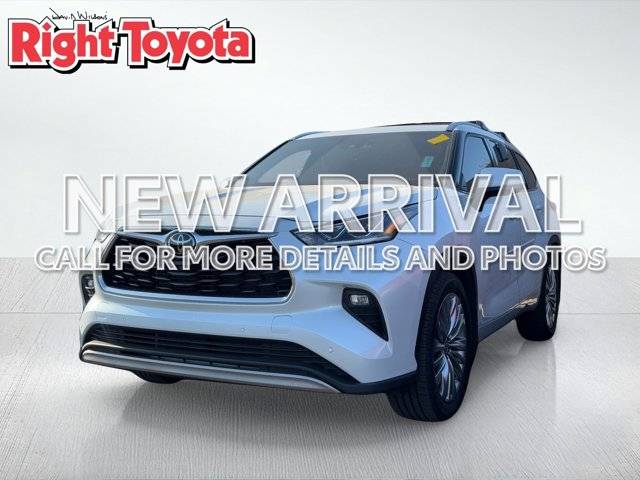 2023 Toyota Highlander Platinum FWD photo