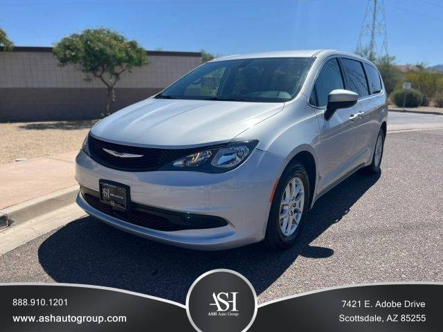 2022 Chrysler Voyager LX FWD photo