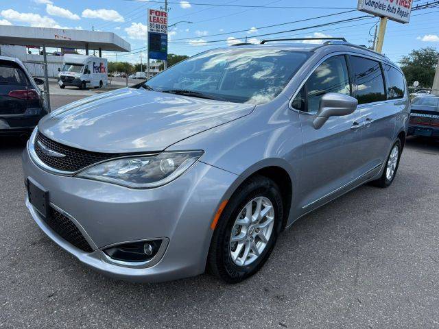 2020 Chrysler Pacifica Minivan Touring L FWD photo