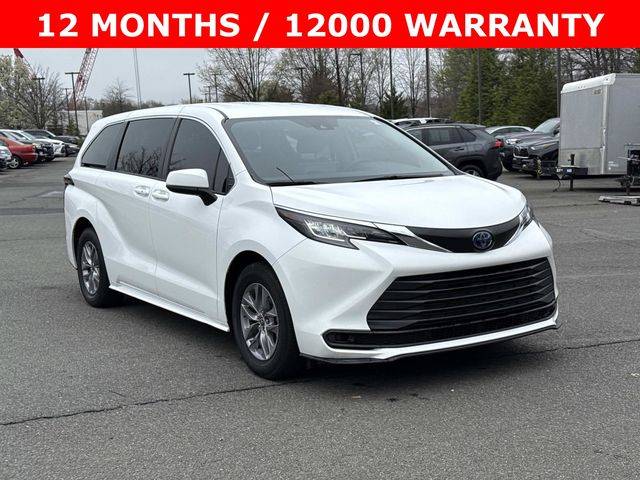 2023 Toyota Sienna LE FWD photo
