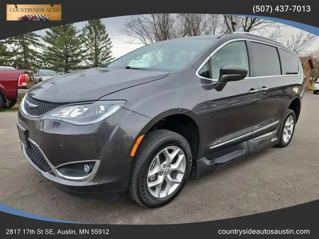 2018 Chrysler Pacifica Minivan Touring L Plus FWD photo