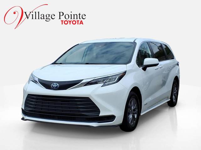 2021 Toyota Sienna LE FWD photo