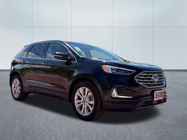 2022 Ford Edge Titanium AWD photo