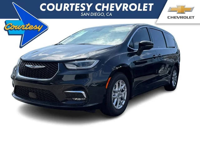 2023 Chrysler Pacifica Minivan Touring L FWD photo
