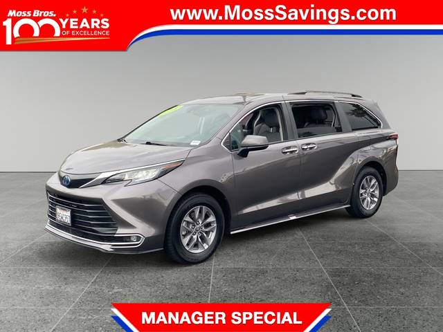 2023 Toyota Sienna XLE FWD photo