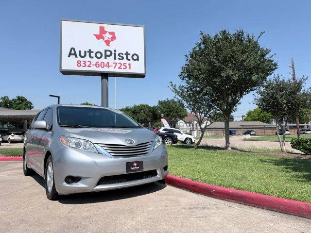 2015 Toyota Sienna LE FWD photo