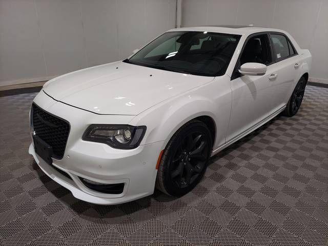 2023 Chrysler 300 Touring L RWD photo