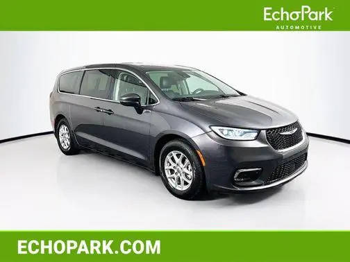2023 Chrysler Pacifica Minivan Touring L FWD photo