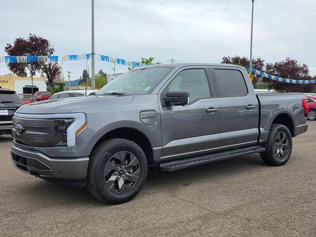 2023 Ford F-150 Lightning XLT AWD photo