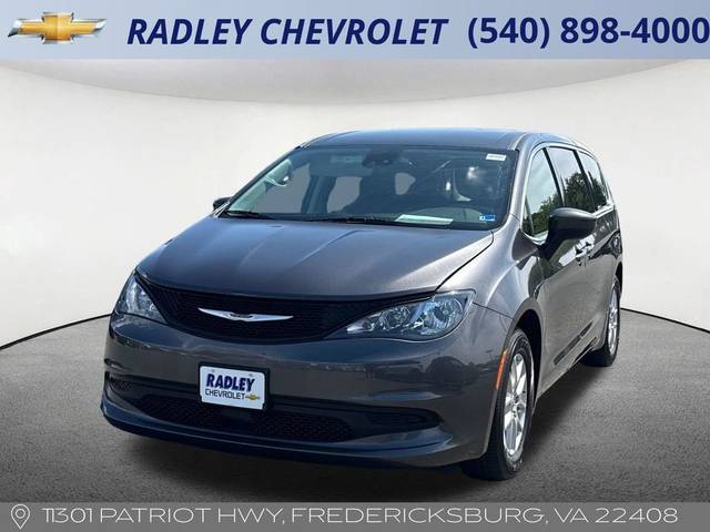 2023 Chrysler Voyager LX FWD photo