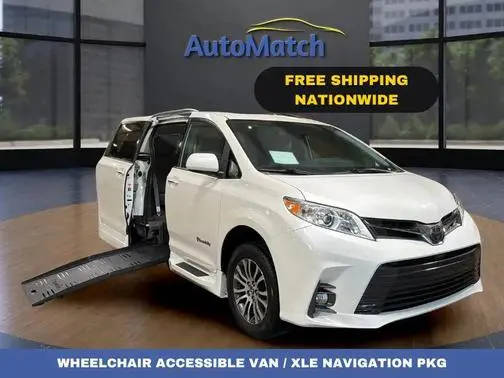 2019 Toyota Sienna XLE FWD photo