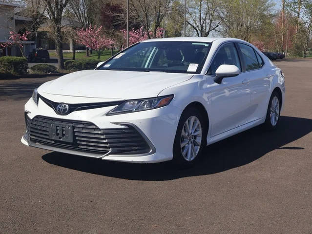 2023 Toyota Camry LE FWD photo