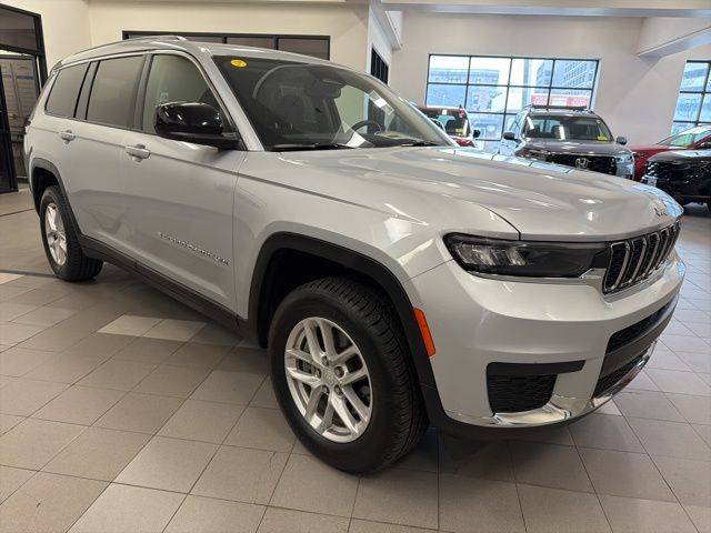 2023 Jeep Grand Cherokee L Laredo 4WD photo