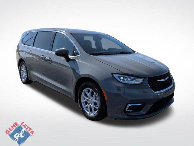 2023 Chrysler Pacifica Minivan Touring L FWD photo