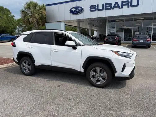 2022 Toyota RAV4 XLE FWD photo