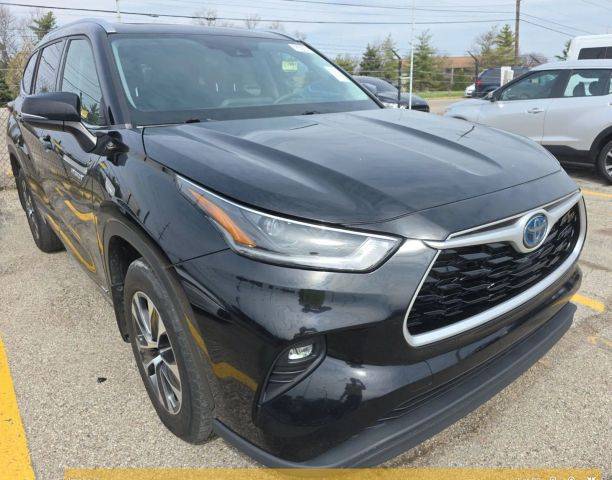 2021 Toyota Highlander Hybrid XLE AWD photo
