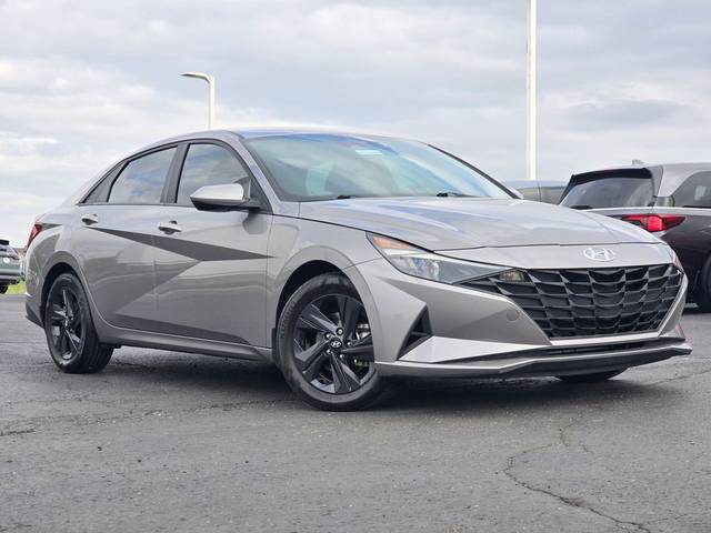 2023 Hyundai Elantra SEL FWD photo