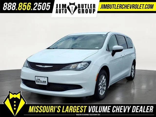2023 Chrysler Voyager LX FWD photo