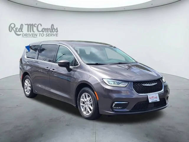 2023 Chrysler Pacifica Minivan Touring L FWD photo