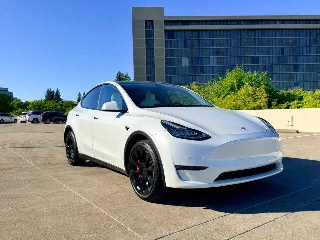 2022 Tesla Model Y Long Range AWD photo