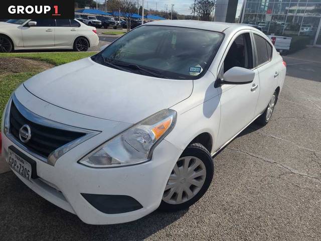 2015 Nissan Versa SV FWD photo
