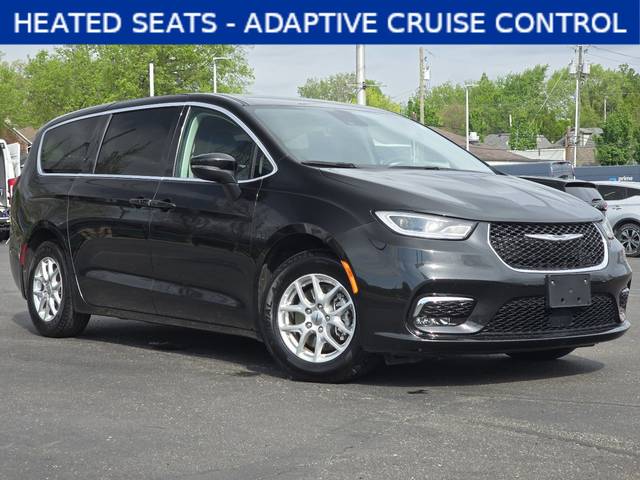 2023 Chrysler Pacifica Minivan Touring L FWD photo