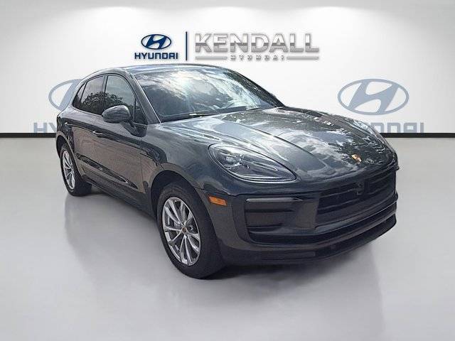 2023 Porsche Macan AWD photo