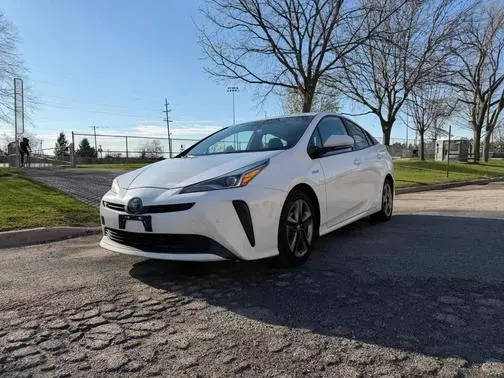 2019 Toyota Prius XLE FWD photo