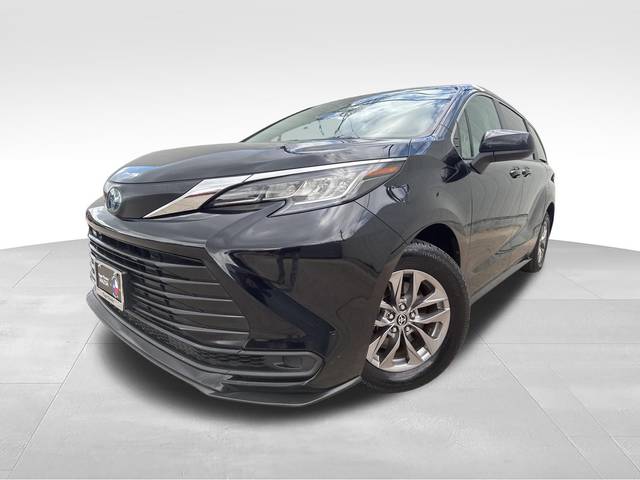 2023 Toyota Sienna LE FWD photo